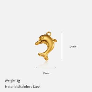 Detailweergave van de 18k vergulde roestvrijstalen dolfijn hanger met 24x17mm afmeting