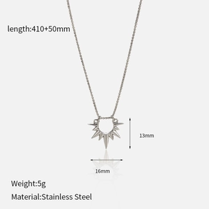 Disegno tecnico di una collana a sole in acciaio inossidabile argento con dimensioni