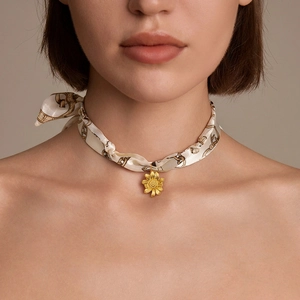 Silk scarf choker with vintage print and gold sunflower pendant for a retro look
