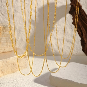 Verscheidenheid aan 18k vergulde roestvrijstalen kettingen inclusief paperclip- en slangenketting