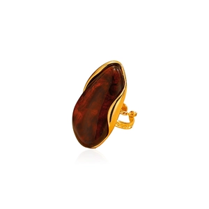 Anillo vintage de acero inoxidable dorado con gema marrón rojiza y grabado