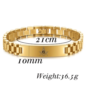 Dettaglio del bracciale in acciaio inossidabile dorato da 10 mm con simbolo massonico