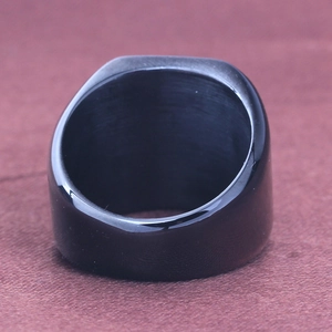 Polierter schwarzer Edelstahl-Siegelring mit minimalistischem, breitem Band-Design