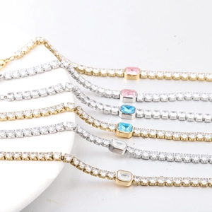 Detail van 4MM roestvrijstalen tennisarmbanden met gekleurde zirkoonstenen in goud en zilver