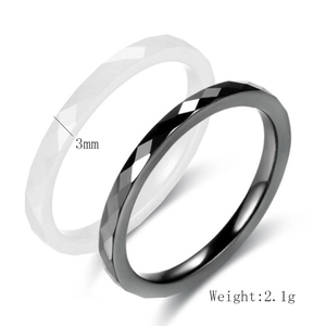 Detailweergave van 3mm gefacetteerde keramische ringen in zwart en wit glanzend