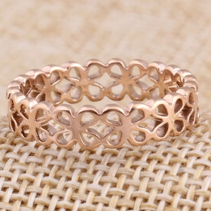 Elegant 5mm rose gold cutout heart lucky clover ring with minimalist design
