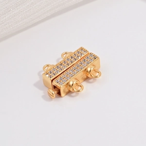 Detail of S925 sterling silver gold plated double-row cubic zirconia pearl necklace clasp