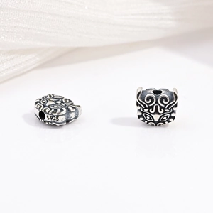 Perle in argento sterling S925 con motivi di volti di animali tradizionali in rilievo