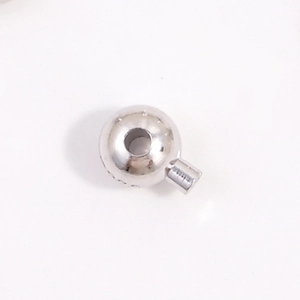 Detailansicht der S925 Sterlingsilber-Schiebeperle mit Punzierung für die Schmuckherstellung