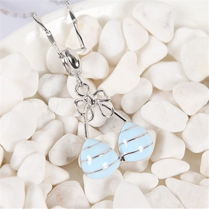 Creatieve S925 sterling zilveren lichtblauw gestreepte bikini hanger op witte stenen