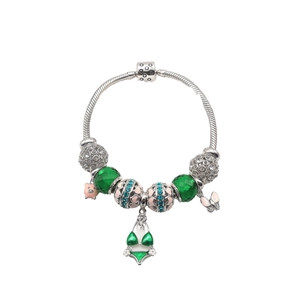 S925 zilveren bedelarmband met bikini-hanger, groene glazen kralen en emaille varkentje