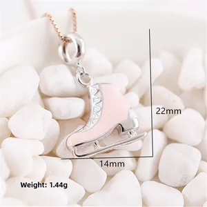 Detail van S925 zilveren schaatshanger met afmetingen 22mm bij 14mm en een gewicht van 1,44g