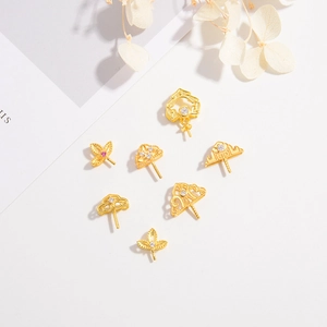 Set dettagliato di ciondoli in argento S925 dorato con filigrana e accenti di zircone