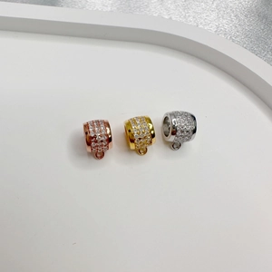 Detailansicht von S925 Silber Abstandsperlen in Roségold und Gold mit Zirkoniasteinen