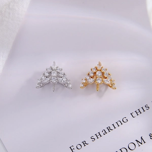Elegant S925 sterling silver V-shaped pearl pendant setting with sparkling zircon stones
