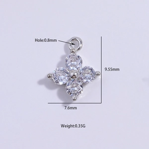 Colgante de trébol de cuatro hojas en plata S925 con circonitas cúbicas brillantes