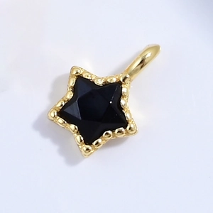 Ciondolo a stella in argento S925 con gemma nera e bordo con perline dorate rifinito