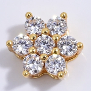 Exquisita cuenta de flor de plata S925 con acabado dorado y circonitas brillantes