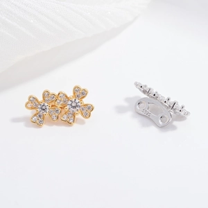 Pendientes trébol de plata S925 con circonitas brillantes en color dorado y plata