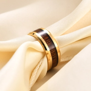 Anello vintage 8mm in acciaio inossidabile dorato con intarsio in legno su seta