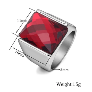 Bague vintage pour hommes en acier titane avec pierre rouge carrée de 11mm sur blanc