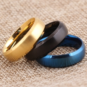 Bagues minimalistes en acier titane 6mm or, noir et bleu avec finition brossée
