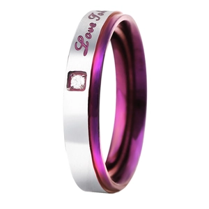 Bague en acier inoxydable gravée Love Forever avec intérieur violet et un zircon
