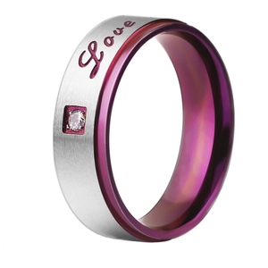 Bague de couple en acier brossé avec inscription Love violette et cristal carré
