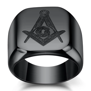 Bague chevalière carrée en acier inoxydable noir avec logo de la franc-maçonnerie gravé