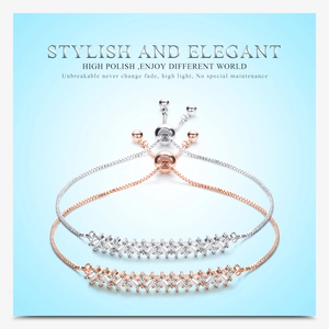 Detail von verstellbaren Box-Kettenarmbändern in Silber und Roségold mit Zirkonia