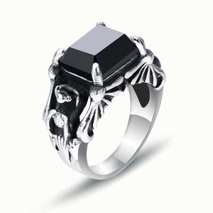 Gothic Punk 304 Stainless Steel Men Ring Vintage Distressed Square Black Rhinestone Inlaid Bat Wing Gothic Band Jewelry