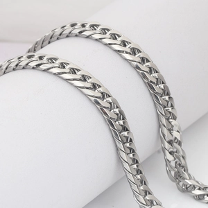 Minimalist 4mm silver Cuban link chain necklace made of durable stainless steel