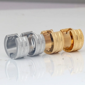 Mattierte 7mm Edelstahl Creolen mit doppelten Rillen in Gold und Silber Ausführung