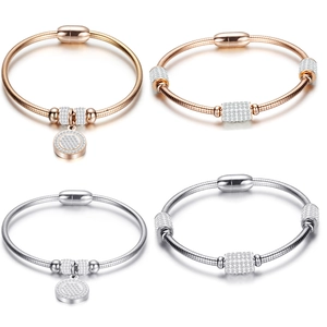 Bracelet en Acier Inoxydable Incrusté de Strass Chaîne d'Os de Serpent pour Femme Élégant Pendentif Rond avec Fermoir Magnétique Bijoux Or Rose