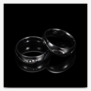 Foto macro de anillos para pareja de 6mm en acero negro pulido espejo con microincrustación