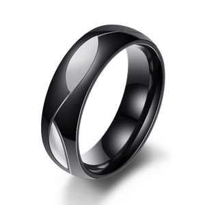 Anillo moderno de acero inoxidable cepillado negro con incrustaciones de hojas de plata
