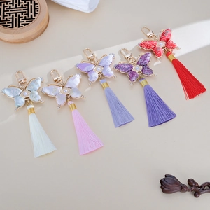 Pendentifs papillons brodés chinois faits main avec pompons en cinq couleurs variées