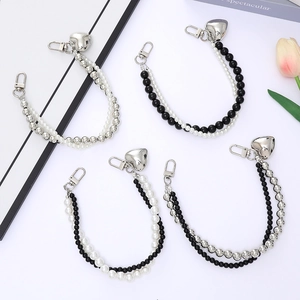 Lanière de téléphone à double chaîne en perles avec pendentif cœur en cinq couleurs