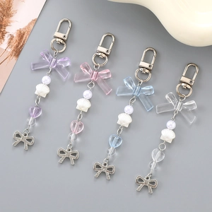 Portachiavi con fiocco di perle e conchiglie nei colori viola rosa e blu su base