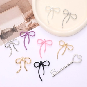 Ciondoli in Lega Verniciata Fiocco a Nastro Chiave a Cuore Accessori per Gioielli Fai-da-te per Portachiavi Orecchini Minimalista