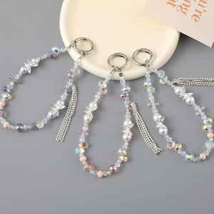 Porte-clés en perles avec glands en strass et breloques papillon en violet rose blanc