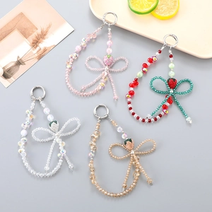 Chaîne de Téléphone Perlée à la Main Fraise et Nœud Bijou de Sac en Cristal Accessoire Porte-clés pour Femmes Filles