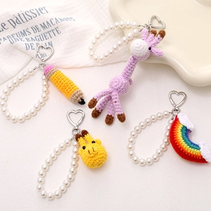 Handmade Crochet Giraffe Rainbow Pencil Keychain With Faux Artificial Pearl Chain Heart Metal Buckle For Bag Phone Case Cute Ornament