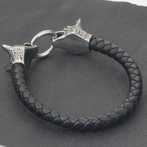 Herren Armband aus geflochtenem Leder mit Vintage-Wolfskopf und Ringverschluss aus Stahl