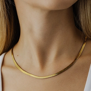 Elegante collana piatta a spina di pesce da 4mm in acciaio inossidabile dorato