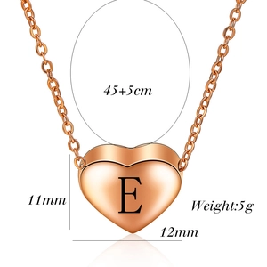 Roségouden hartvormige ketting met gegraveerde letter E en verstelbare 45+5cm ketting