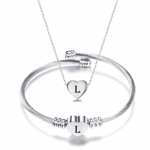 Edelstahlschmuck Set mit Herzanhänger Halskette und Armreif mit Buchstaben L Gravur