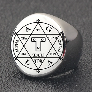 Anello sigillo da uomo in acciaio inox con incisione rune slave e simboli alfa omega