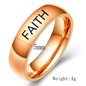Vista detallada del anillo de 5mm de acero inoxidable oro rosa con grabado FAITH negro