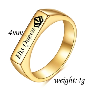 Makro-Detail des 4mm Goldrings mit His Queen Gravur und Kronensymbol für Paare